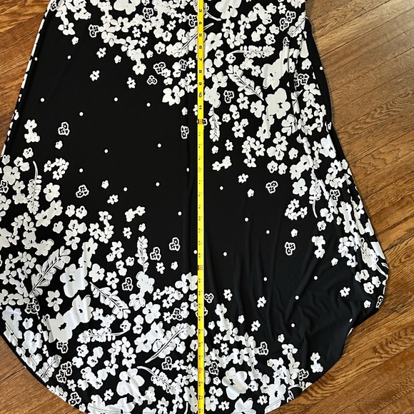 Chico's Diagonal Black and White Floral Skirt Pull On Flowing Size 4 XXL 20 - Picture 4 of 7